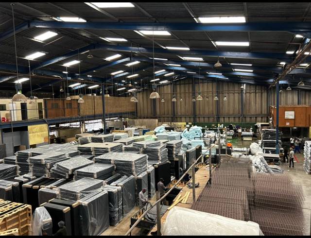 2,900M² WAREHOUSE TO LET IN KEW